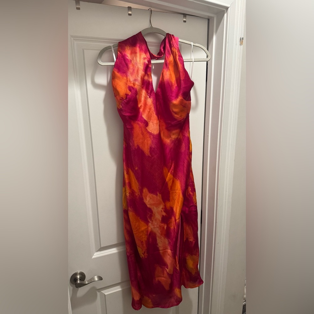 Backless Dress - Picture 3 of 4